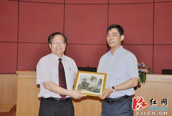 14年捐资助学140万 张家界黄石寨索道感恩社会传佳话