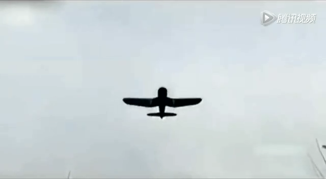 国产战争片神创意 手榴弹也能炸飞机截图