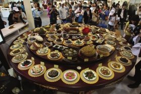 国际矿物宝石展长沙开幕 石头制满汉全席开宴
