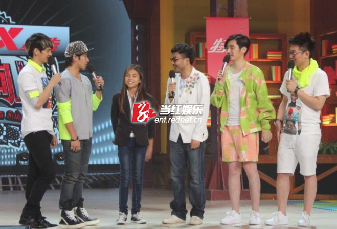 “新声代”胡见宇录制《天天向上》