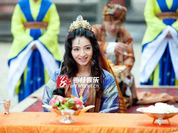麦迪娜饰“都美儿”