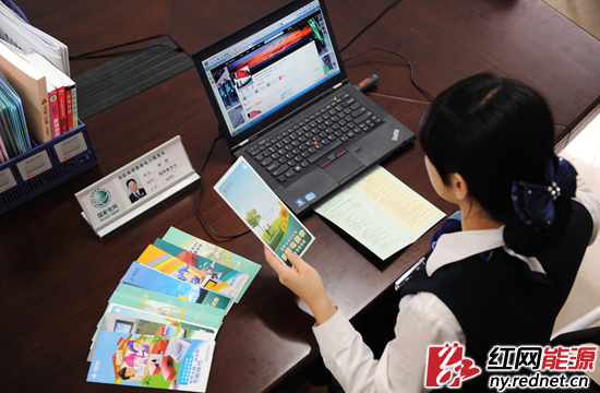 后台服务及时更新