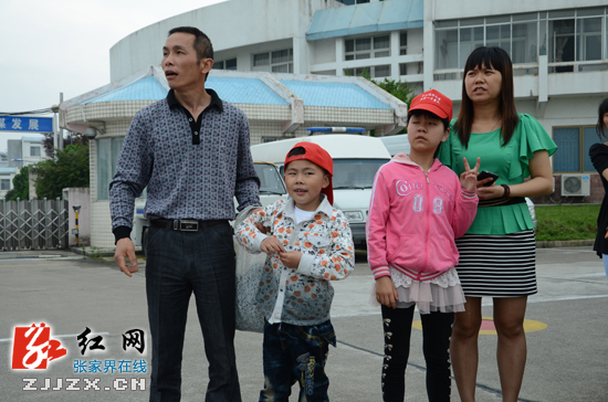 张家界牵手残障儿童 共享一片蓝天