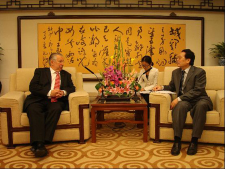 2013年5月21日，外交部副部长程国平会见来访的比利时联邦众议长弗拉奥，双方就中比、中欧关系以及共同关心的国际地区问题交换了意见。