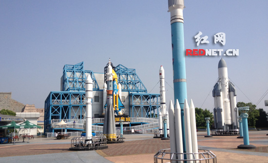 芜湖方特欢乐世界里的太空体验区。