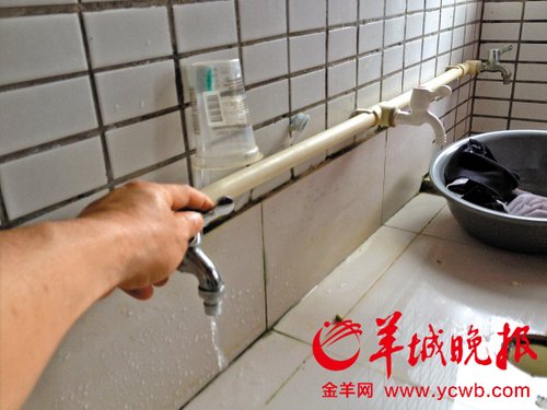二楼宿舍水龙头刚打开时水特别小，之后便没水了