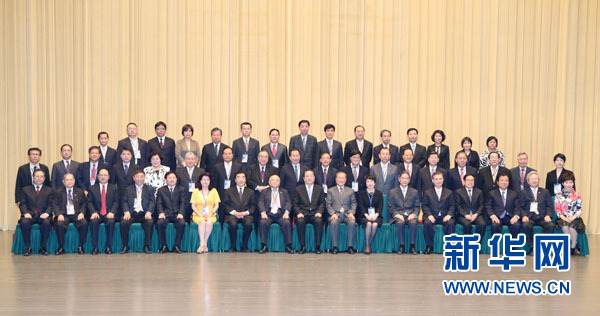 5月22日，中共中央政治局常委、全国政协主席俞正声在北京会见饶颖奇率领的台湾民意代表交流参访团。新华社记者 姚大伟 摄