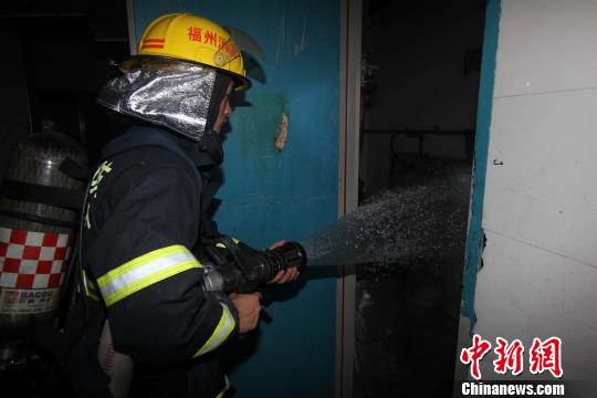 容肖　摄