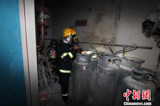 容肖　摄