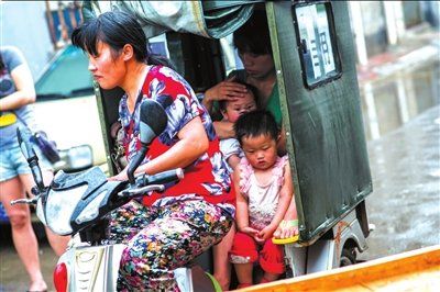 北京地铁10号线施工震裂民房 被停工半夜偷开工