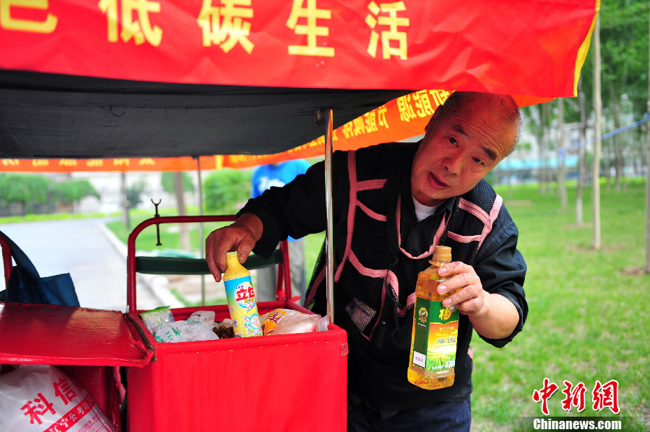 辽宁老两口驾三轮车环游世界 用余生兑现爱的承诺