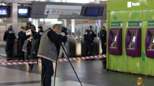 一名法国士兵在巴黎近郊被刺伤警方正调查(图)