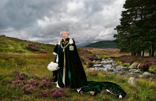 英女王田园照美轮美奂尊贵典雅显怀旧王室风（图）