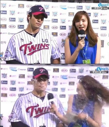 美女主播无辜遭泼水韩国球员恶作剧引吐槽（图）