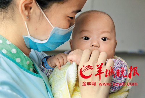 广州一男婴被弃医院4个月 父母不辞而别(图)