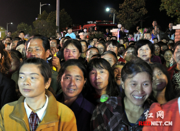 晚会节目取材农村安全生产、生活实际，受到当地村民的关注和好评。