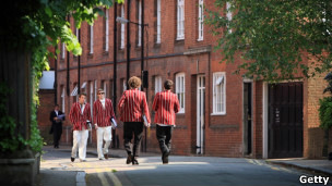 英国著名私校伊顿公学倍受新贵家长的青睐。BBC英伦网