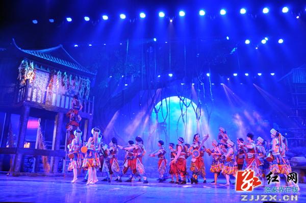 张家界《追爱》登录央视春晚上榜2012年度湖南十大文化事件