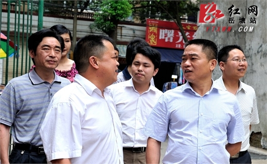 王永红调研岳塘中心农贸市场 要求压施工程 尽快完工