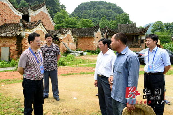 江永县委书记陈景茂深入桃川调研烤烟,农村工作