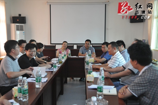 现场办公 助推顺江村新农村建设