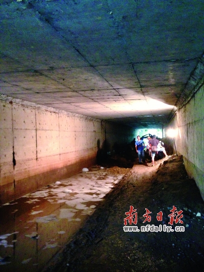 出事涵洞是岑村通往汇景新城的唯一便道。