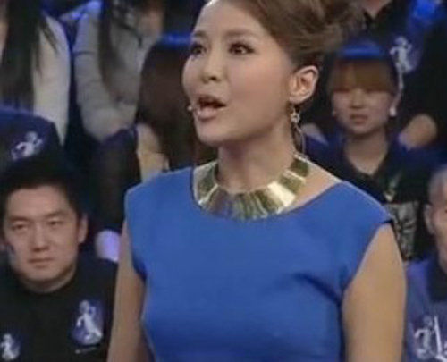 朱迅节目激凸疑没穿内衣网友称尺度大(组图)