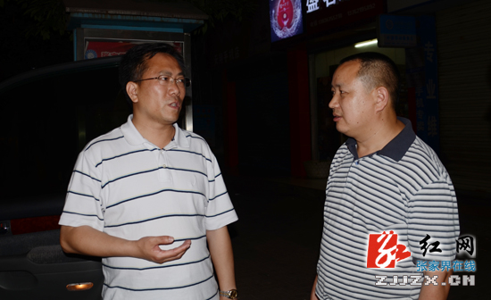 胡志文夜查“警灯闪烁安防工程”