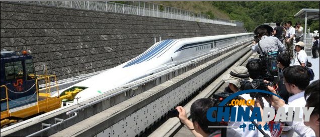 日本新型磁悬浮列车首次测试运行成功
