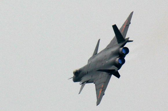 资料图：J-20战机试飞。