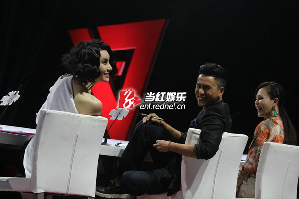 三位评审：尚雯婕、陈坤、彭佳慧