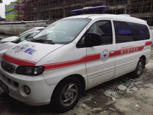 急救中心工作人员叫来的山寨救护车