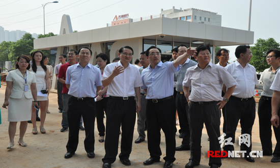 湖南省委常委、市委书记易炼红一行到长沙高新区调研并参观考察圣湘生物科技有限公司