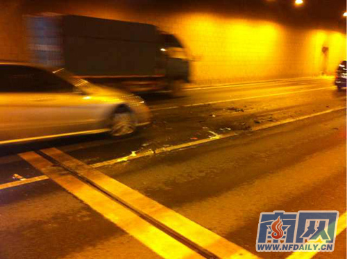 事故现场还残留着燃烧过的痕迹