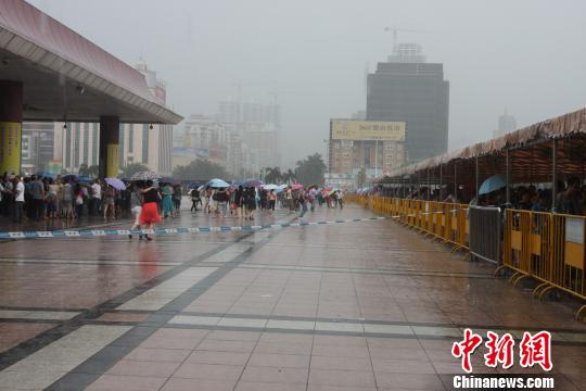 端午小长假+后高考时代　拱北口岸迎来客流高峰