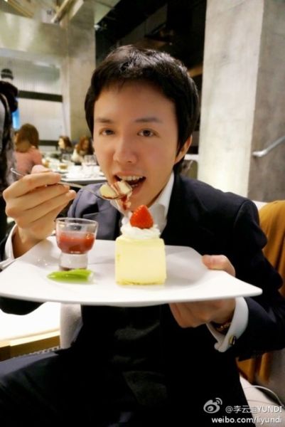 9日晚,李云迪在微博推荐好友餐厅