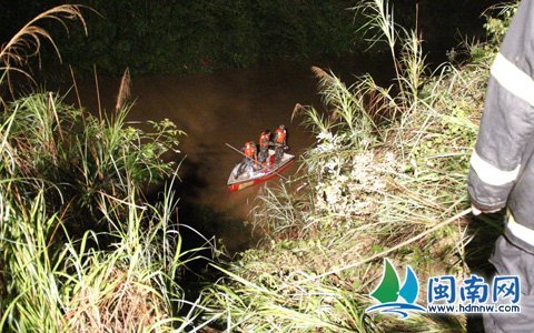 福建漳州一面包车坠河 五个孩子落水失踪(图)