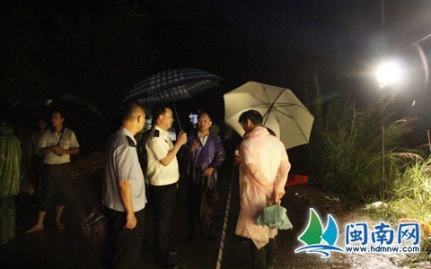 福建漳州一面包车坠河 五个孩子落水失踪(图)