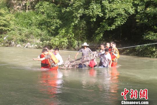 唐峰的遗体被发现 邱以 摄