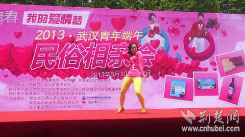 47岁的女士以一段热辣的江南style引爆全场的气氛