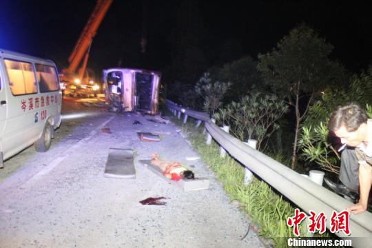 事故现场。陆妙摄