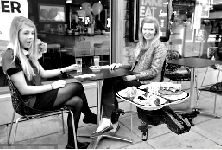 伦敦一日本餐厅用无人机上菜