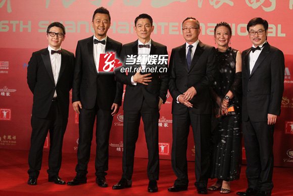 盲探剧组亮相红毯