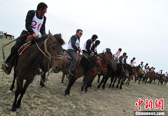 新疆乌苏举办传统体育竞赛