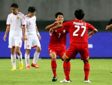 [视频]国足1-5惨败泰国 赛后遭近千球迷围堵