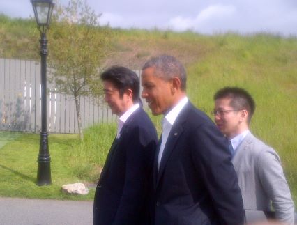 安倍在社交网站秀照片：与奥巴马并肩赴会（图）
