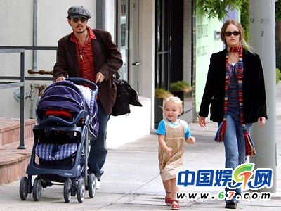 约翰尼德普女儿私照曝光