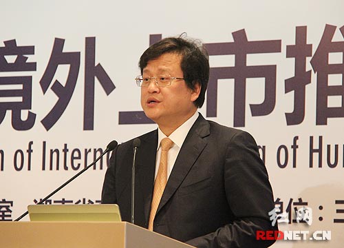 湖南省政府金融工作办公室主任张志军先容了湖南金融业发展情况和本次来港招商项目的基本情况。