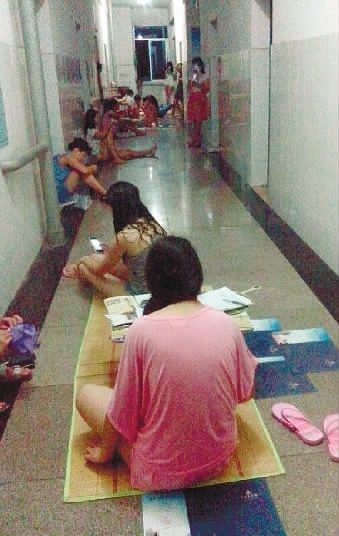 交4000元建校费宿舍像蒸笼 湘潭职院学生求装空调被拒图片