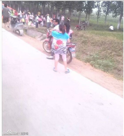 网曝南阳一中考大巴因超载出车祸 多个孩子受伤